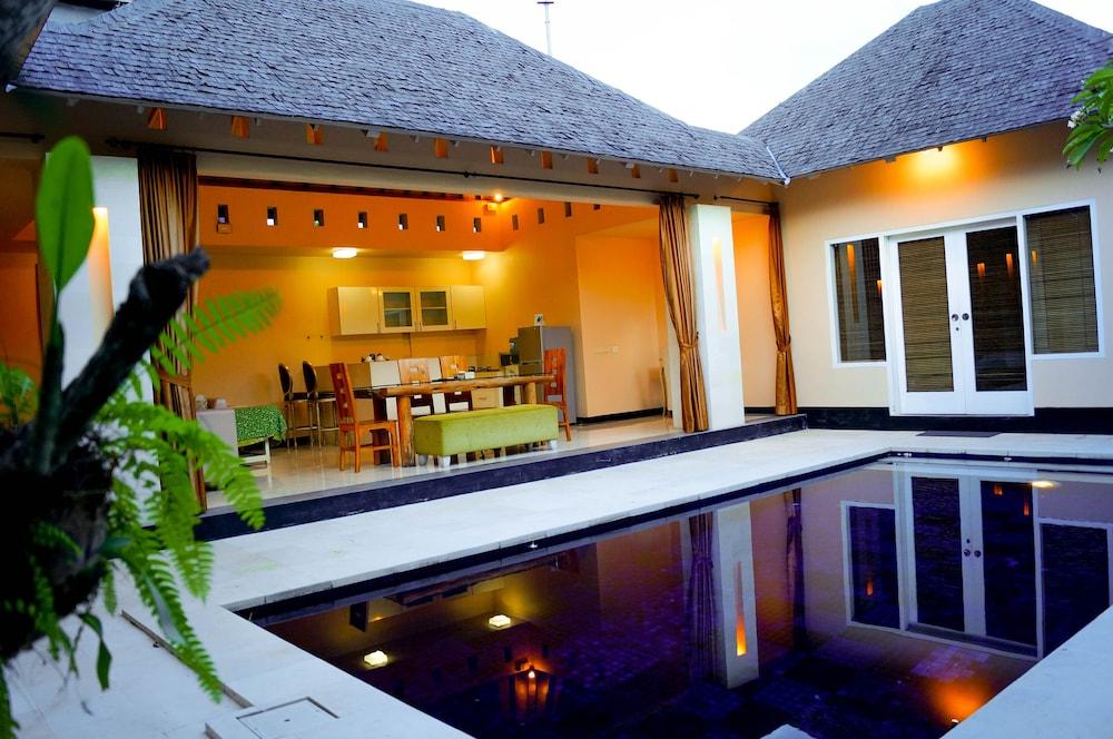 Kamuela Villas Seminyak Exterior photo