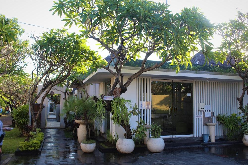 Kamuela Villas Seminyak Exterior photo
