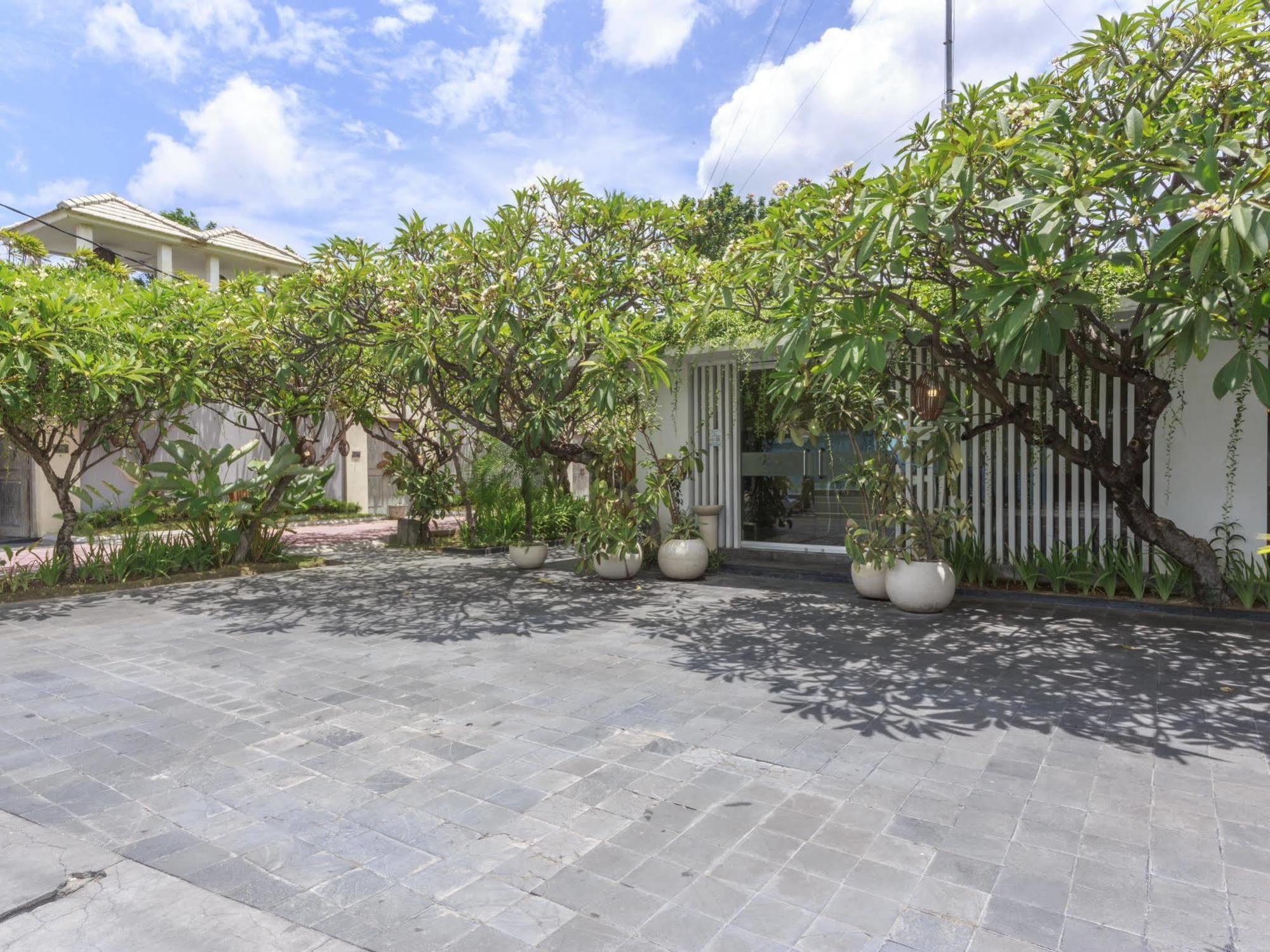 Kamuela Villas Seminyak Exterior photo