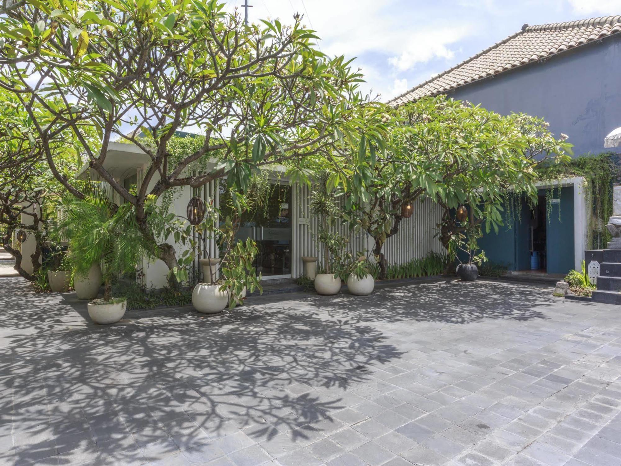 Kamuela Villas Seminyak Exterior photo